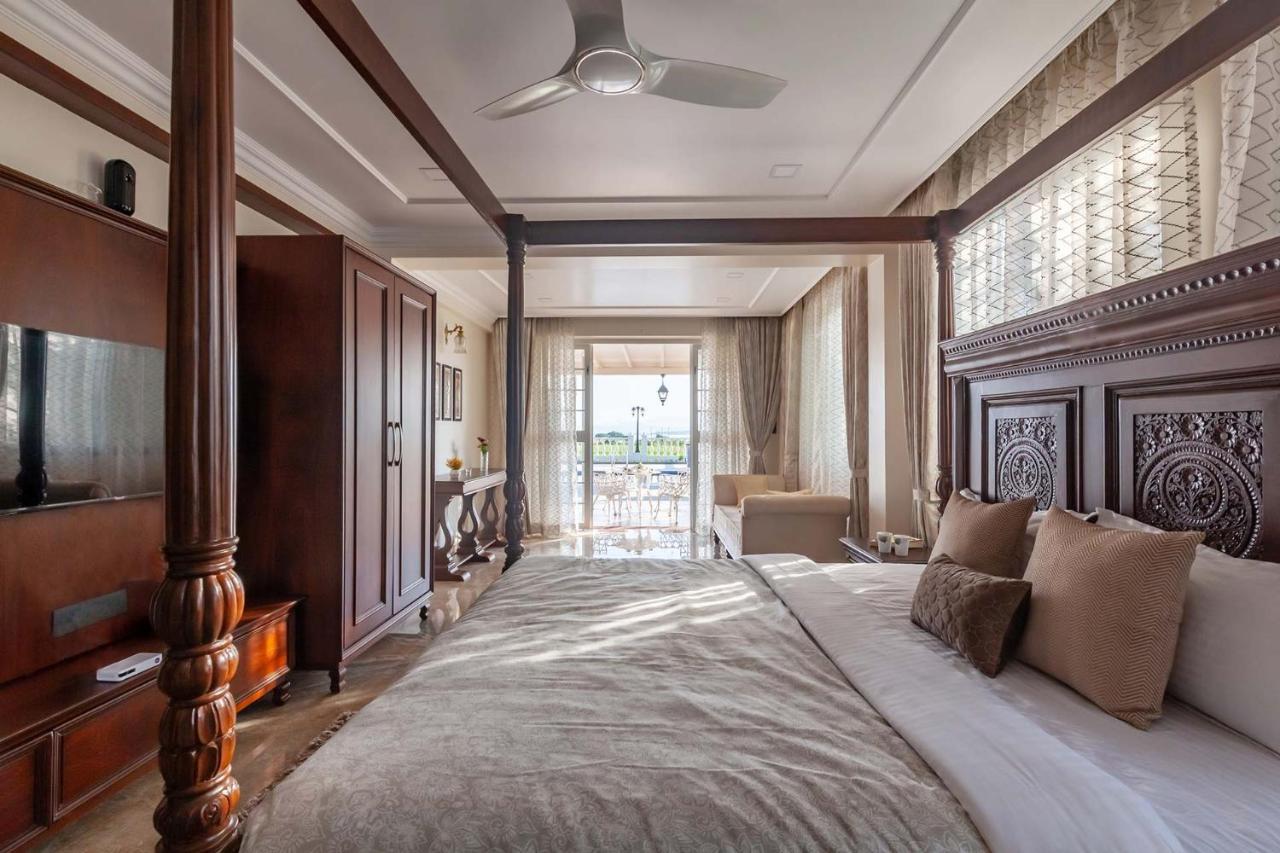 Stayvista'S Lake La Vie - Tranquil Lake-View Villa Amidst Farmland With Pool And Poolside Gazebo - Proximity To Sula Nashik Εξωτερικό φωτογραφία
