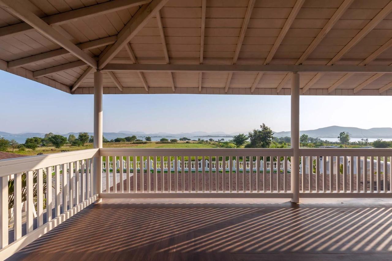 Stayvista'S Lake La Vie - Tranquil Lake-View Villa Amidst Farmland With Pool And Poolside Gazebo - Proximity To Sula Nashik Εξωτερικό φωτογραφία