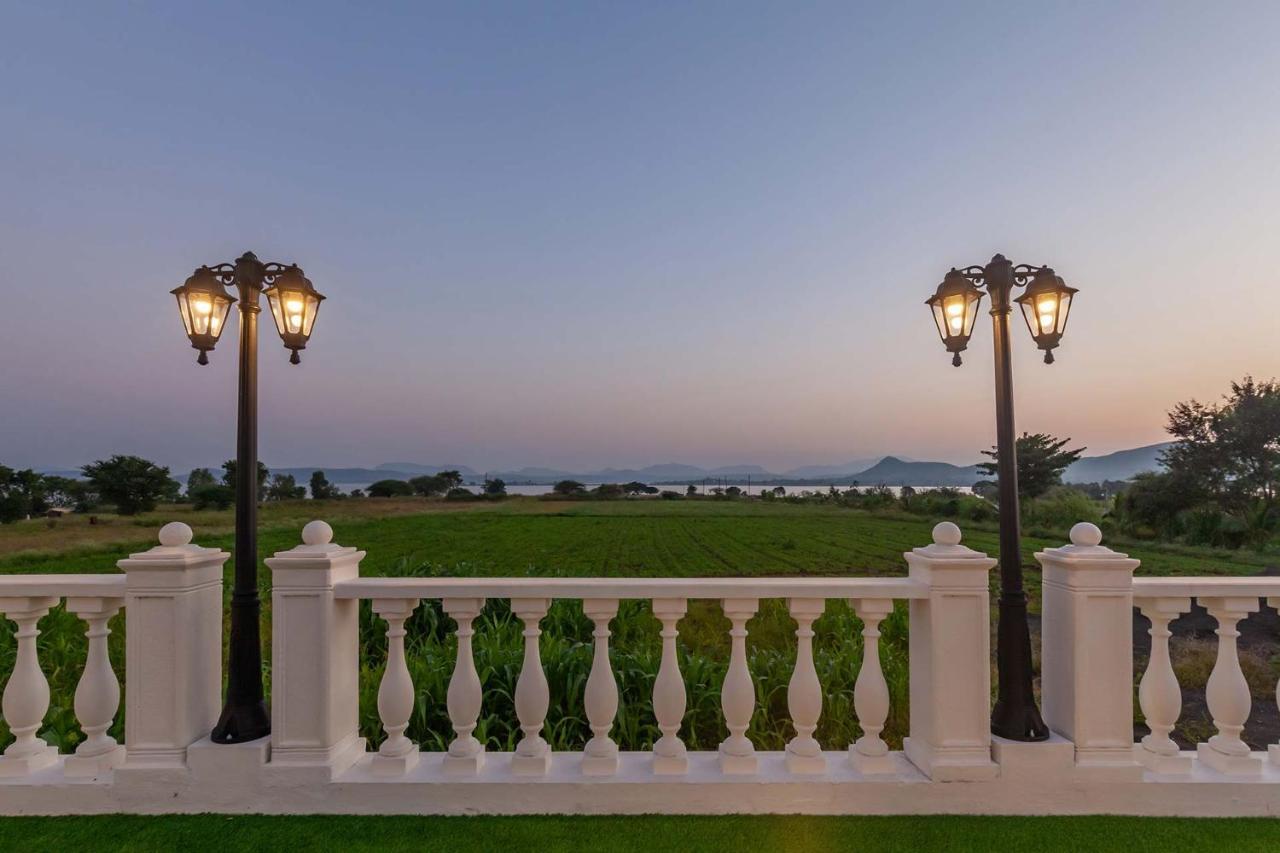Stayvista'S Lake La Vie - Tranquil Lake-View Villa Amidst Farmland With Pool And Poolside Gazebo - Proximity To Sula Nashik Εξωτερικό φωτογραφία