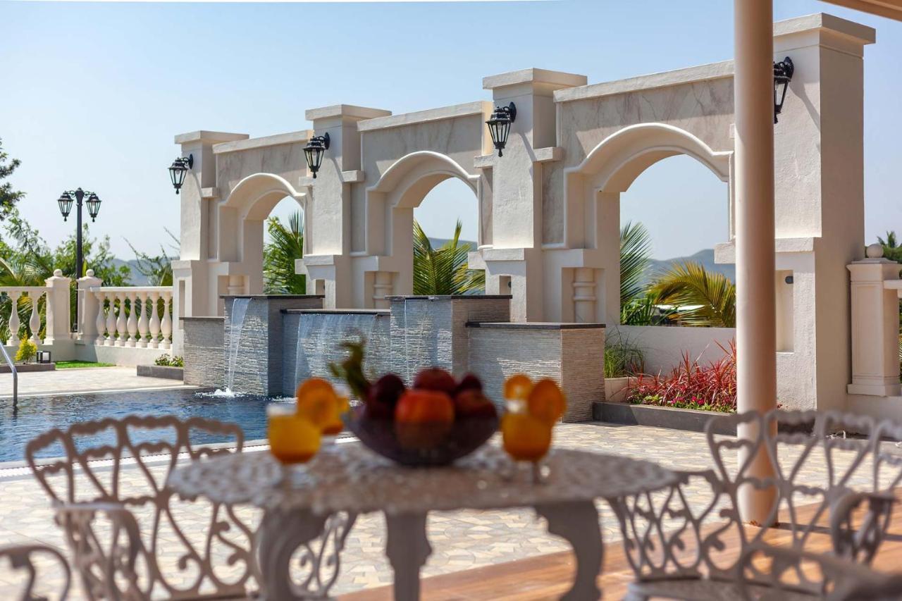 Stayvista'S Lake La Vie - Tranquil Lake-View Villa Amidst Farmland With Pool And Poolside Gazebo - Proximity To Sula Nashik Εξωτερικό φωτογραφία