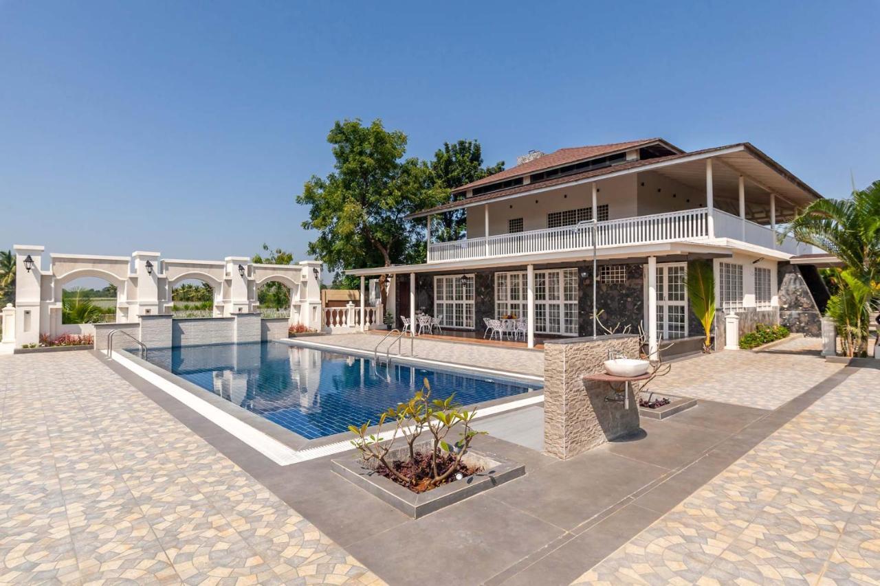 Stayvista'S Lake La Vie - Tranquil Lake-View Villa Amidst Farmland With Pool And Poolside Gazebo - Proximity To Sula Nashik Εξωτερικό φωτογραφία