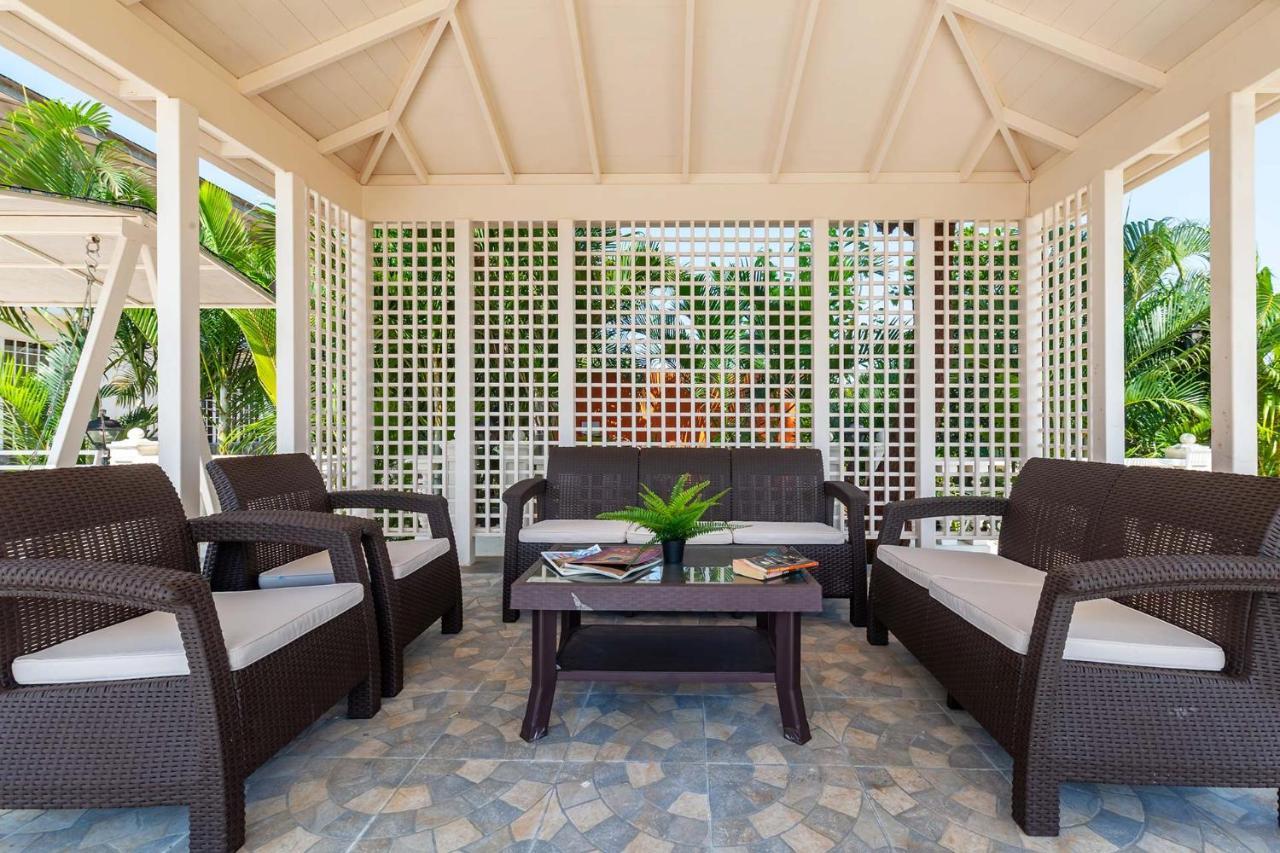 Stayvista'S Lake La Vie - Tranquil Lake-View Villa Amidst Farmland With Pool And Poolside Gazebo - Proximity To Sula Nashik Εξωτερικό φωτογραφία