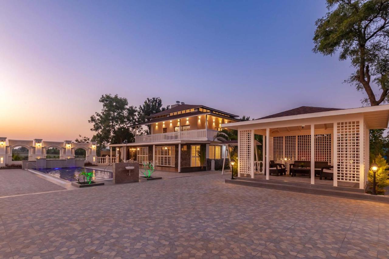 Stayvista'S Lake La Vie - Tranquil Lake-View Villa Amidst Farmland With Pool And Poolside Gazebo - Proximity To Sula Nashik Εξωτερικό φωτογραφία